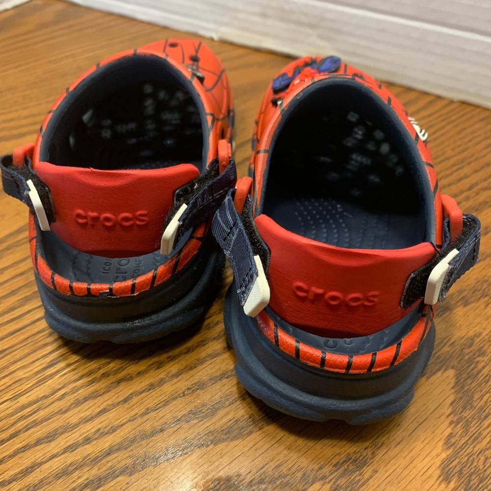 CROCS Red and Black Sandals with Spider Design Size C11 - Picture 4 of 10